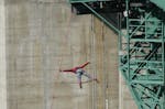 192 Meter Bungy-Sprung von der Europabrücke